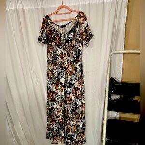 Vibe Floral Jumpsuit. Sz 2X. Used but great condition. Very pretty!